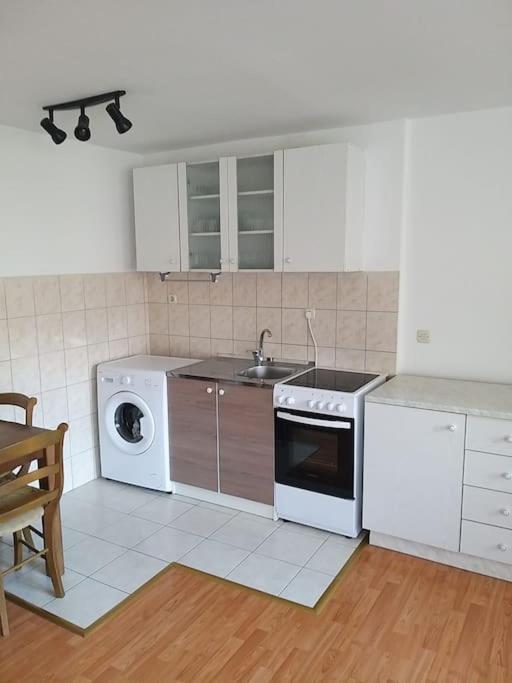 Nice Apartment On Quite Location Near City Center Сплит Экстерьер фото